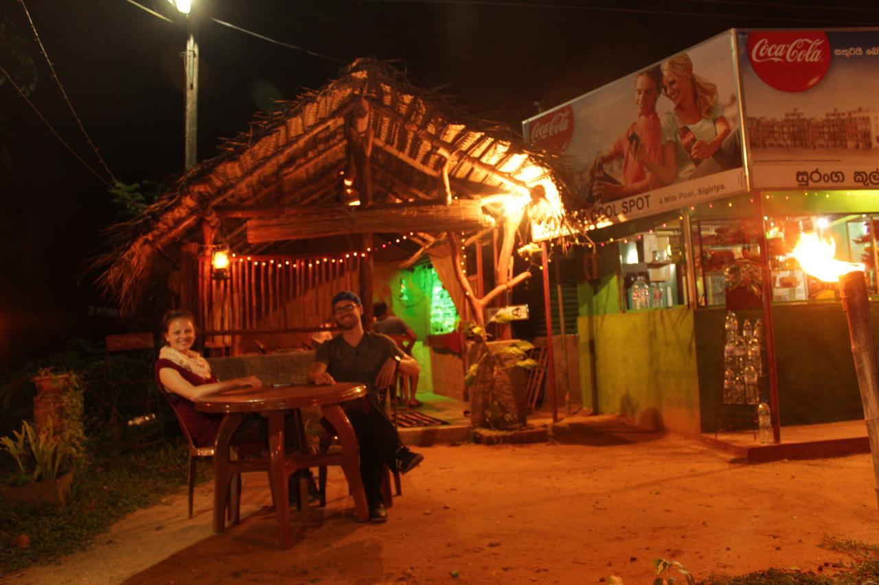 Mowgli Cottage 锡吉里亚 外观 照片